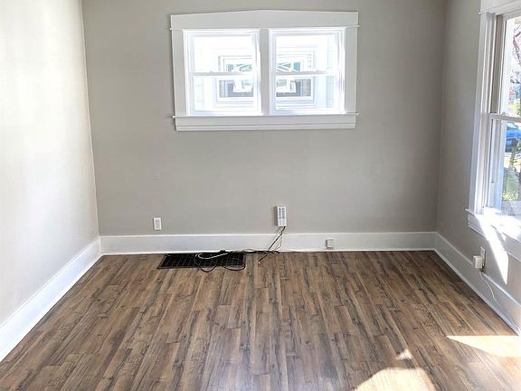 5th image of 608 E Brandeis Ave