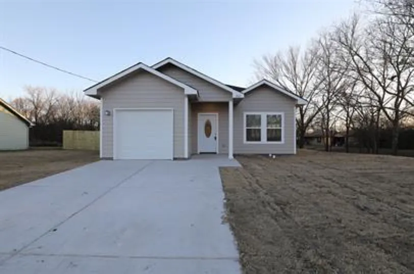 415 Williams Drive - 1 — Photo 1