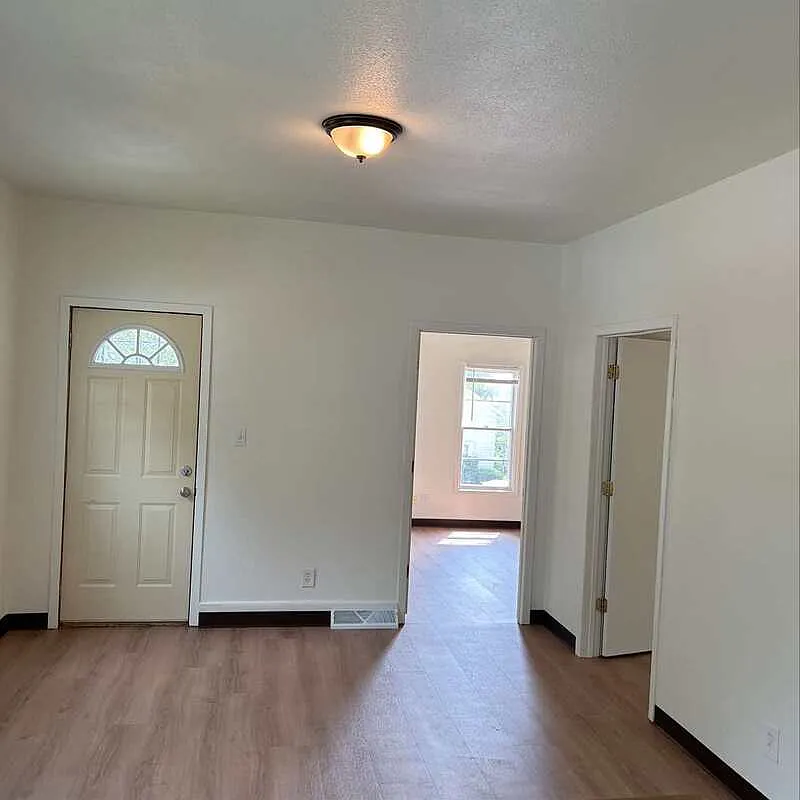 2 bed, 1.0 bath, $899 — Photo 3