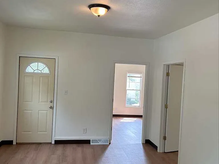 117 E Union St #1 — Photo 3