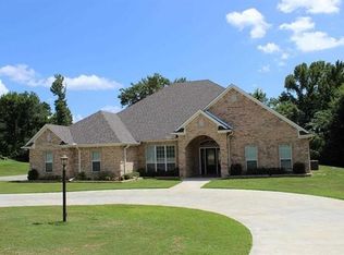 385 Allison St, Gladewater, TX 75647