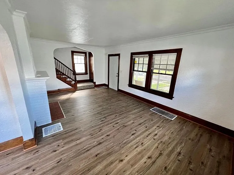 1114 Underwood Ave — Photo 6