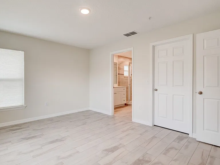 829 E Wildmere Ave — Photo 9