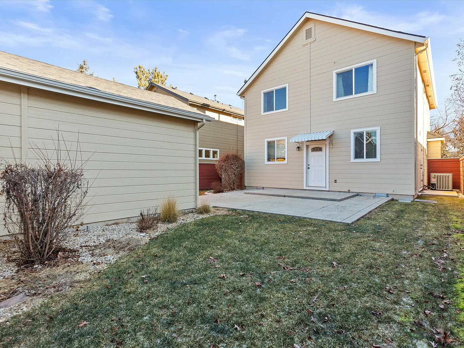 3 bed, 2.5 bath, 1751 sqft, $2,500 — Photo 2