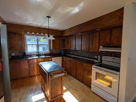 3rd image of 15 Mill Rd