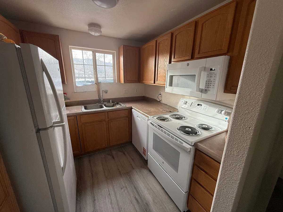 Building Photo - 3254 N Roop St #2