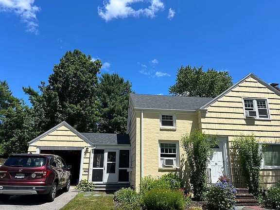 Front of house/driveway/garage