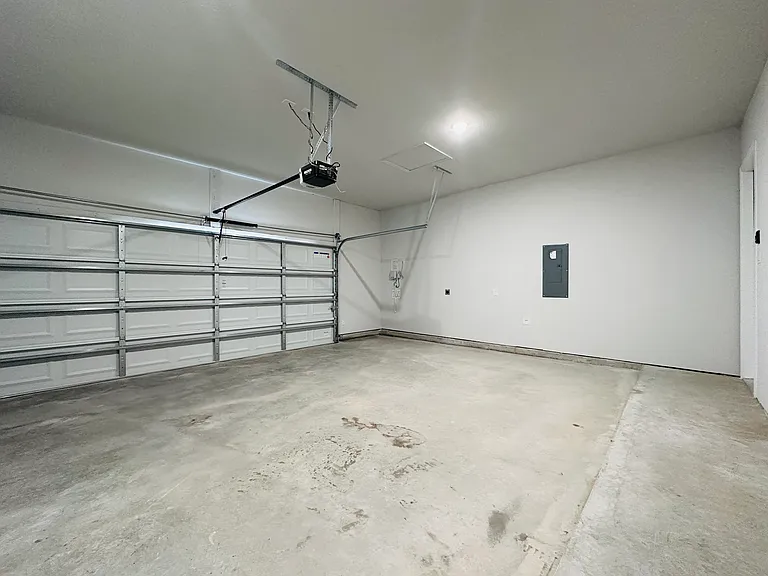 7017 Sunset Blvd — Photo 15