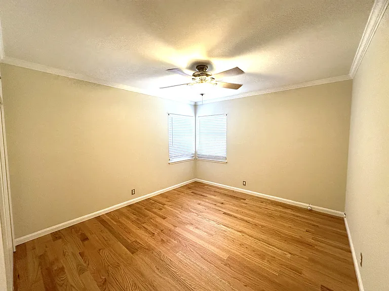 1045 W McKinley Ave — Photo 14