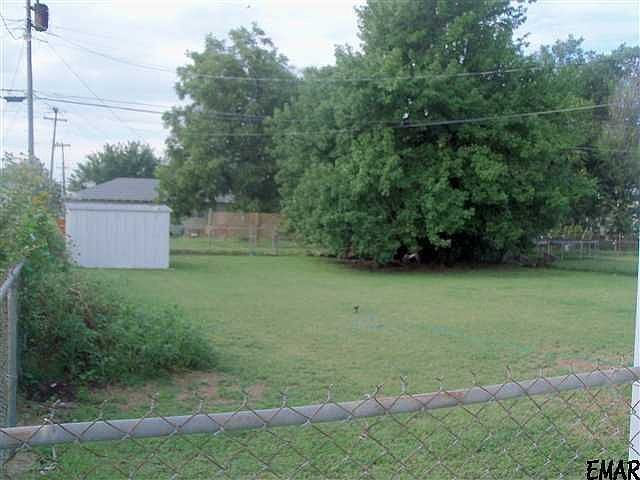 2nd image of 1921 E Locust Ave