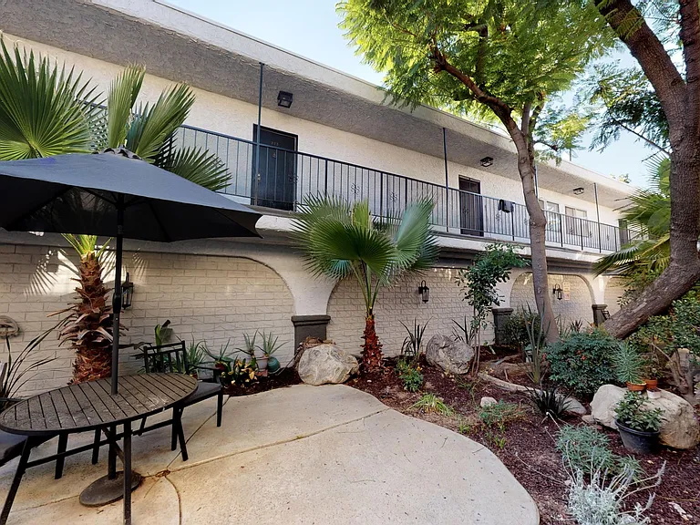 Rock Glen Villa...Gorgeous Newly Remodeled Apartments In Glendale Neighborhood! — Photo 2