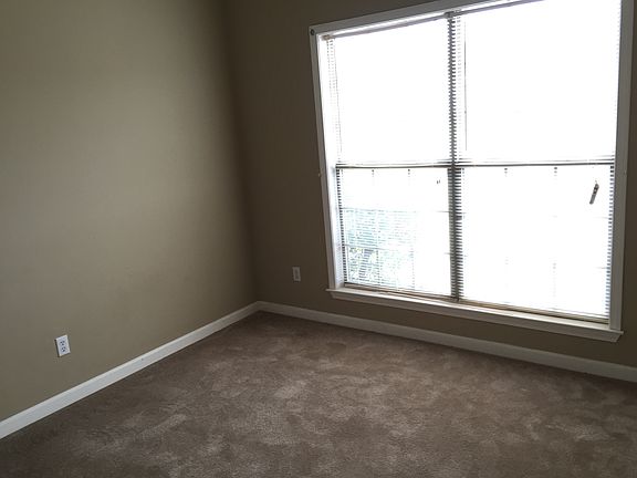5th image of 210 Saratoga Ln