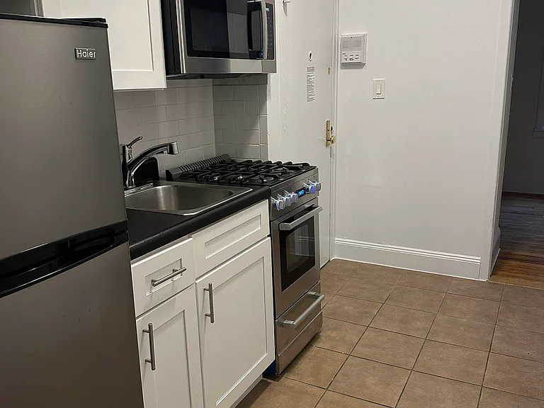 21 Leroy St #11 — Photo 2