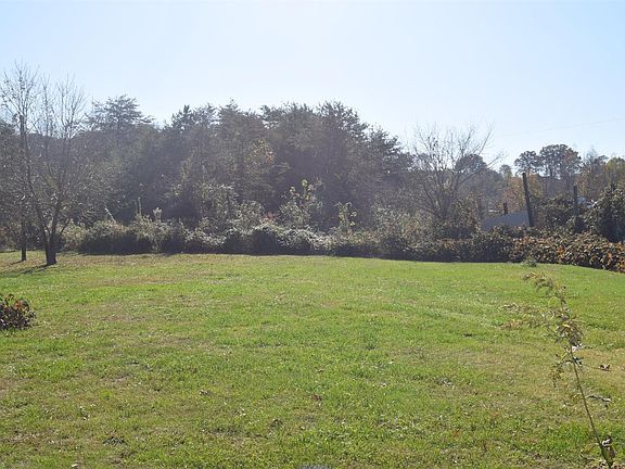 4th image of 100 Westwood Dr