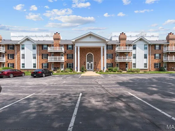312 Clayton Crossing Dr APT 301, Ballwin, MO 63011