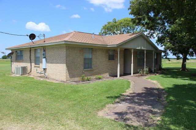 1st image of 802 County Road 467