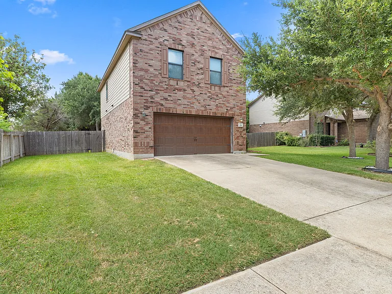 2101 Golden Arrow Ave — Photo 3