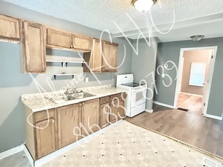 805 N Grand Ave — Photo 6