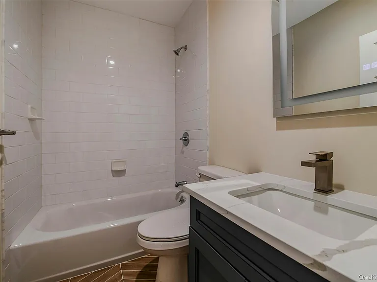 400 New York Ave #2 — Photo 5