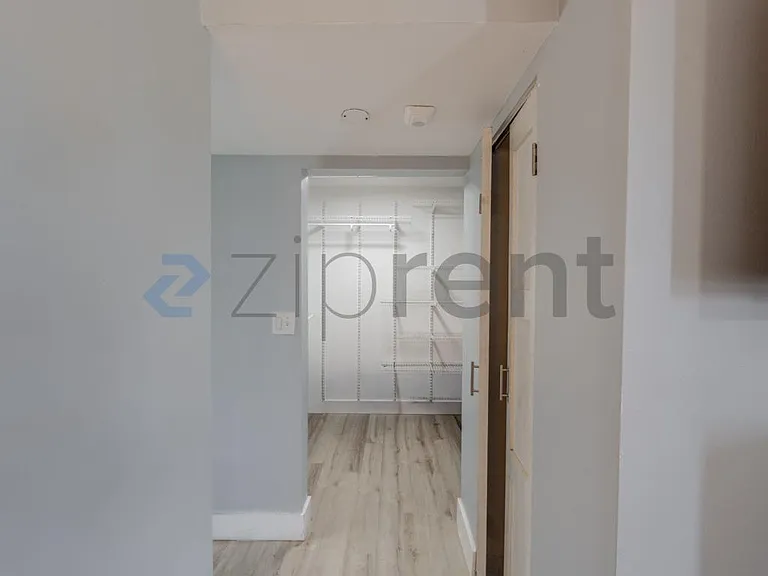 Hallway/Closet