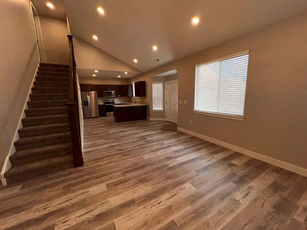 3 bed, 1635 sqft, $2,400 — Photo 4