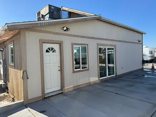 43813 Sierra Hwy Photo 1