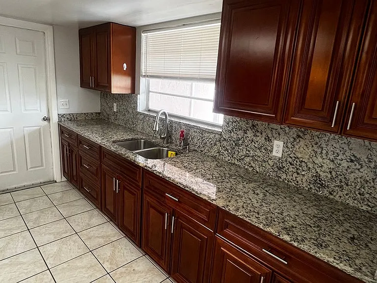 173 SE Fallon Dr — Photo 25