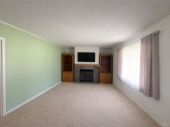 5th image of 17900 Iroquois Dr