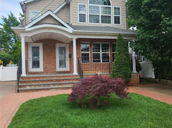 22 Dunwood Road, Port Washington, NY 11050