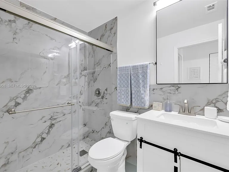 1318 Bayport Ave — Photo 15