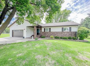 731 Grove Ave, Bird Island, MN 55310