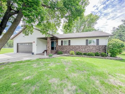 731 Grove Ave, Bird Island, MN, 55310
