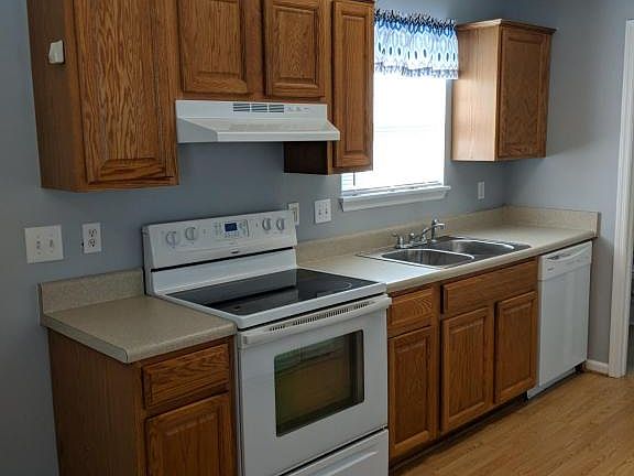 5th image of 102 Courtland Dr