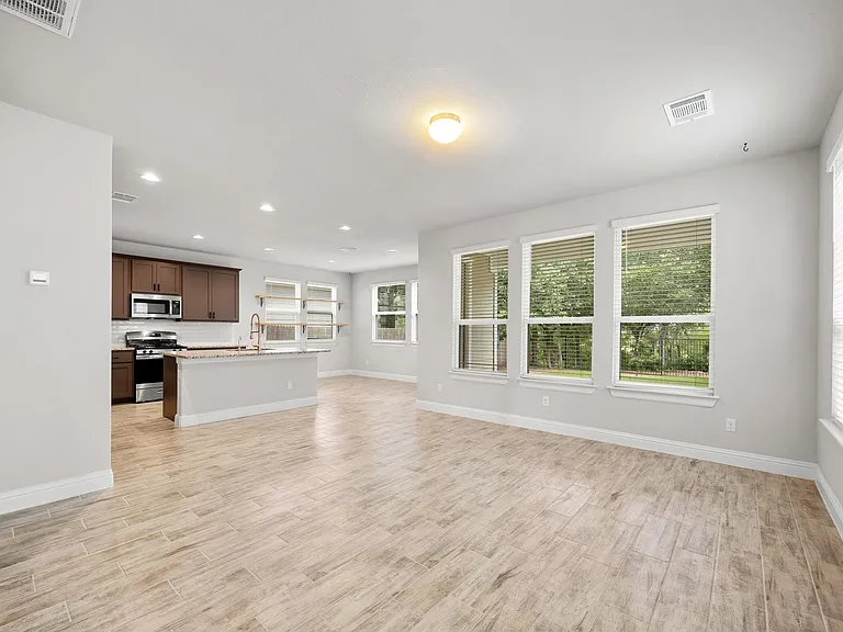 173 Riverhill Dr — Photo 3