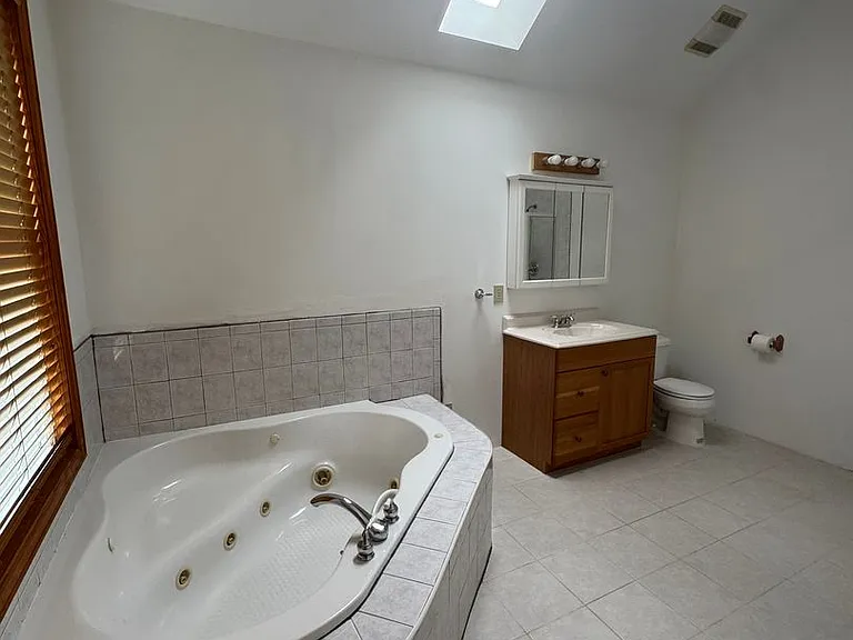 210 A J Ln — Photo 9