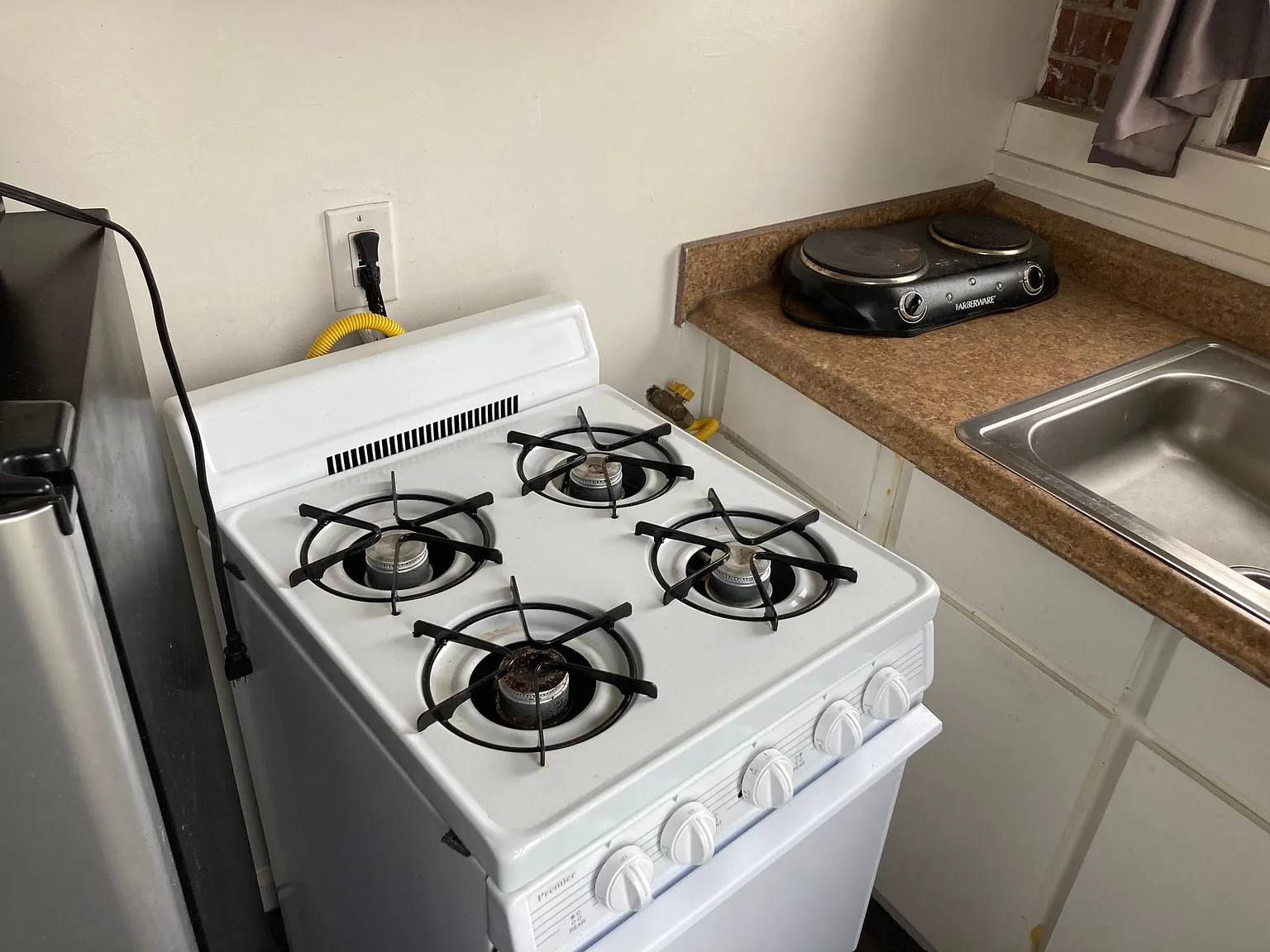 Studio, 220 sqft, $1,795 — Photo 4
