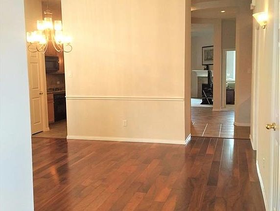 5th image of 215 Fountainview Dr