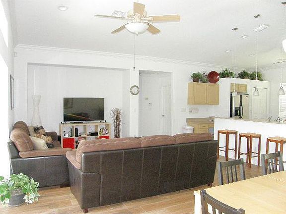 2nd image of 23496 Meadowbrook Cir