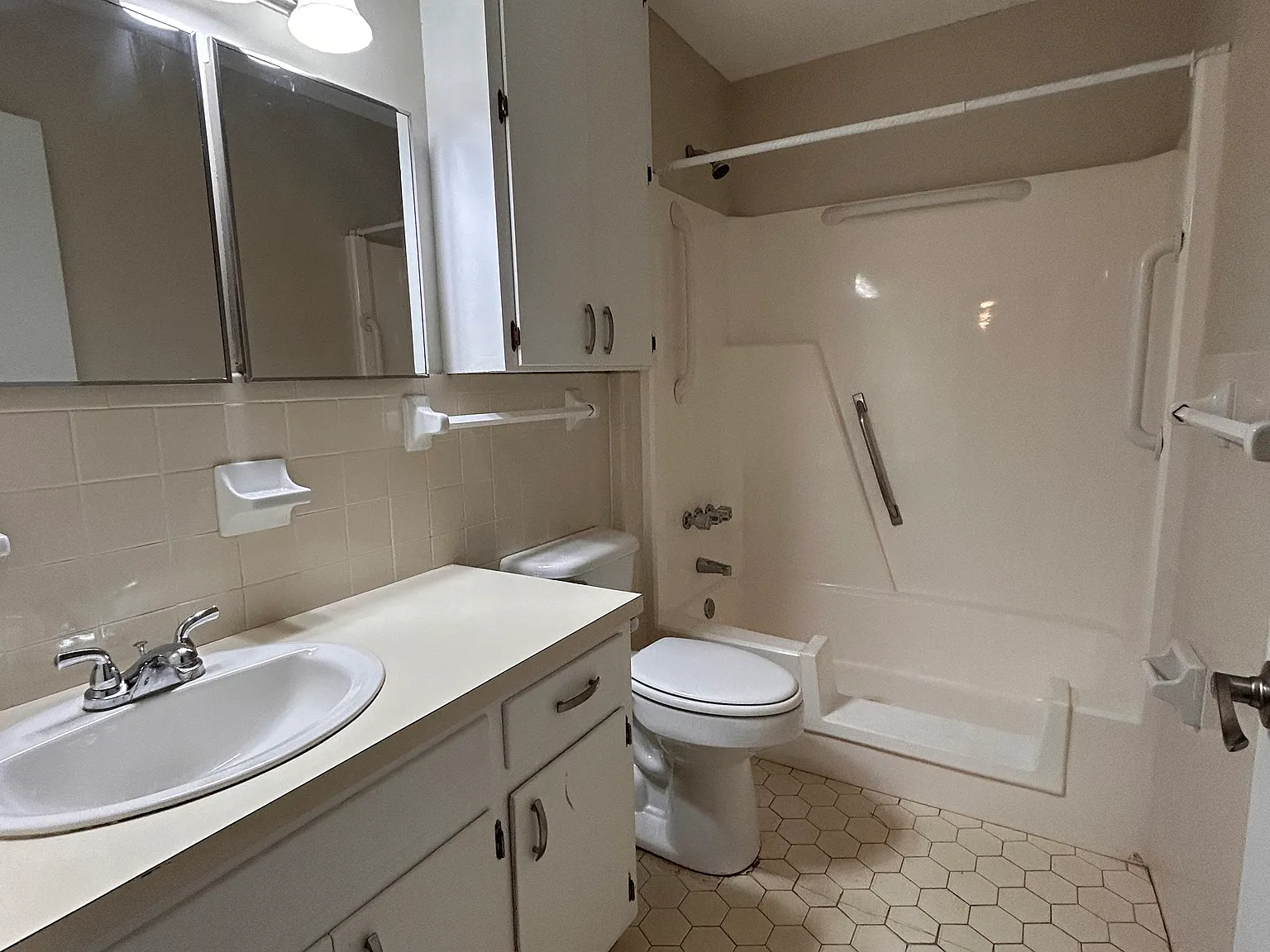 2 bed, 874 sqft, $1,250 — Photo 4