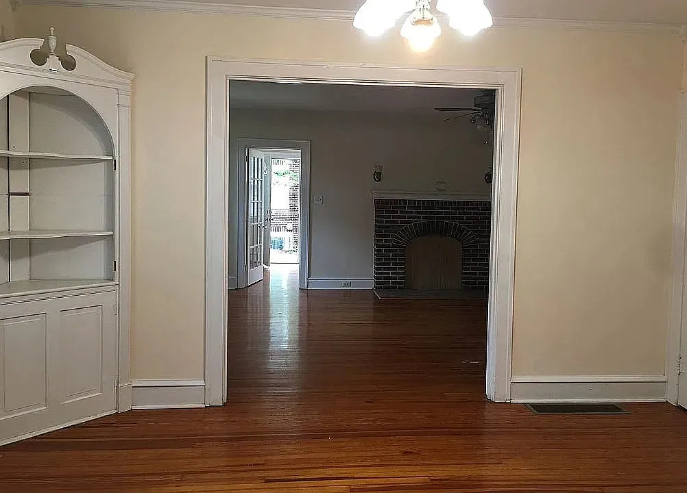 5 Normal Boulevard - 1 — Photo 3