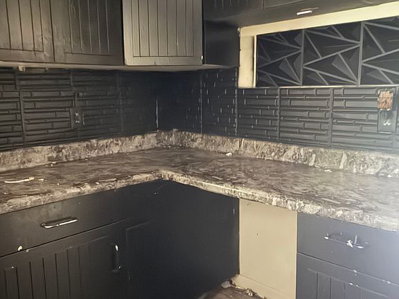 4th image of 4110 Emerald Lake Dr