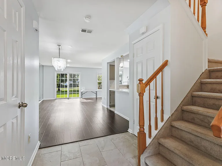 761 Banyan Ct — Photo 4