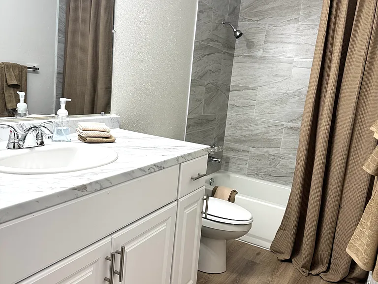 1378 Sylvan Dr — Photo 4
