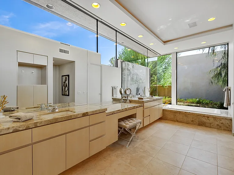 73115 Crosby Ln — Photo 12