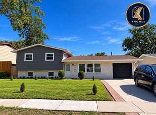 7127 Glenwood Ln, Hanover Park, IL 60133