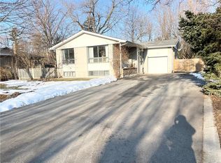 1175 Pinegrove Rd, Oakville, ON L6L 2W3
