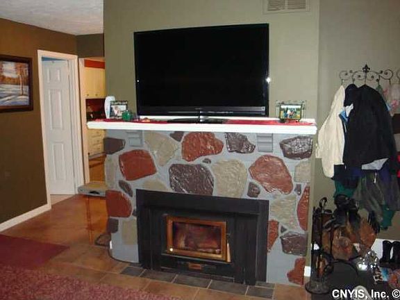 3rd image of 4807 Verplank Rd