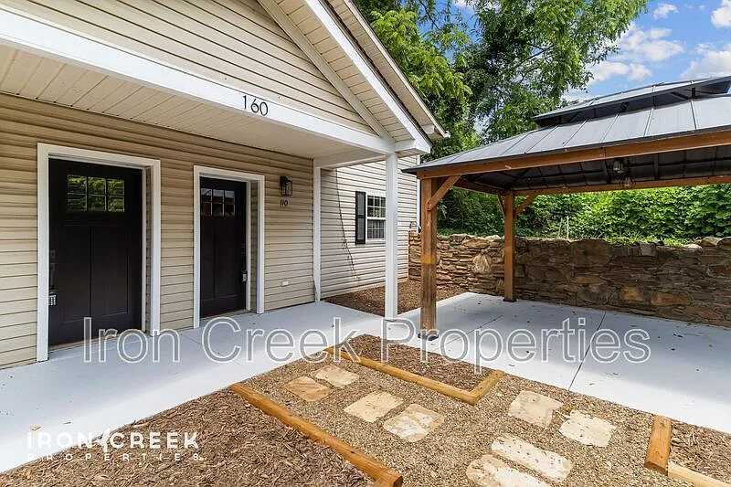 1 bed, 1.0 bath, 735 sqft, $1,395 — Photo 2