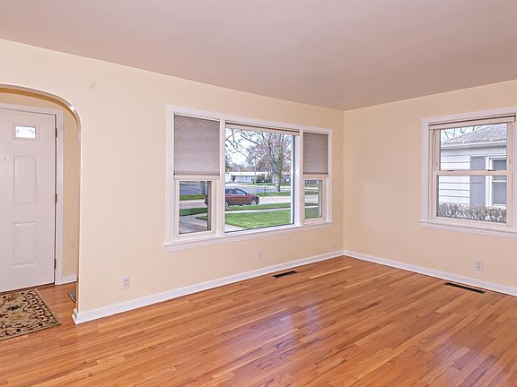 5th image of 2605 Pixley Ave