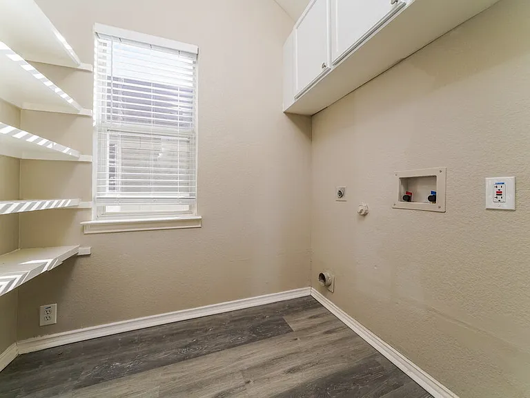 409 Creekview Dr — Photo 15